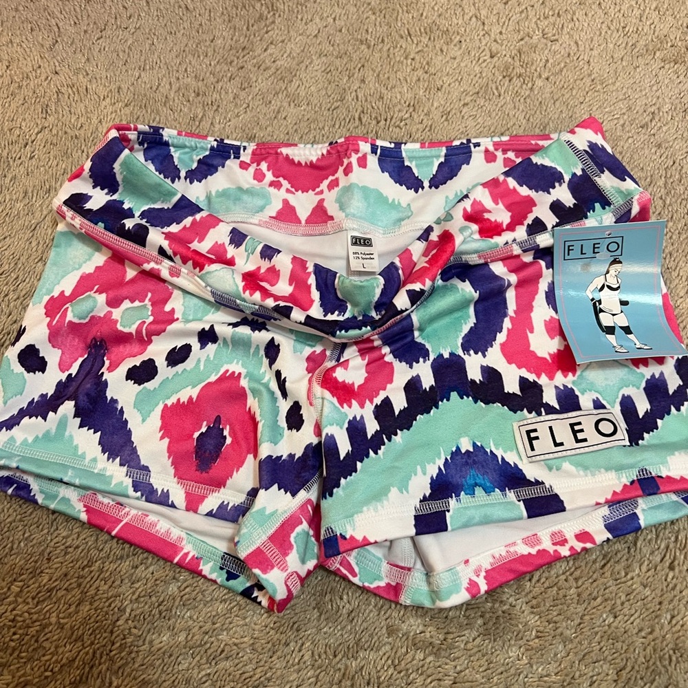 Fleo Turquoise Water 3.25 shorts - DL - L - New with Tags